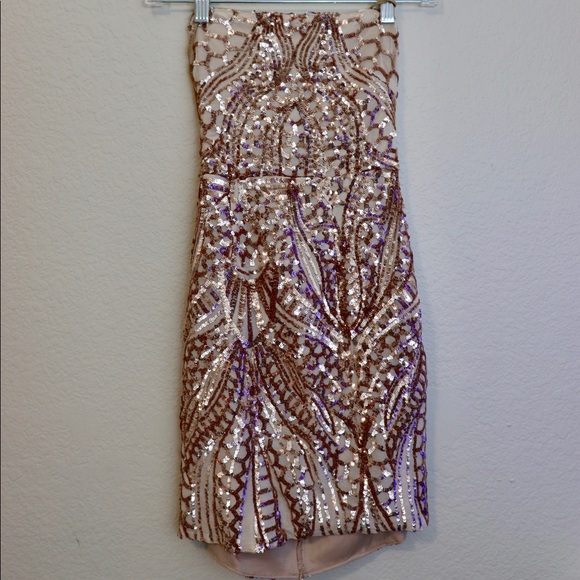 Sequined Body Con Dress - Picture 2 of 4